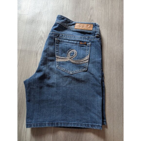 Seven7 Womens Denim Bermuda Shorts Size 12 Blue Jeans Embroidered Back Pockets - Picture 4 of 6